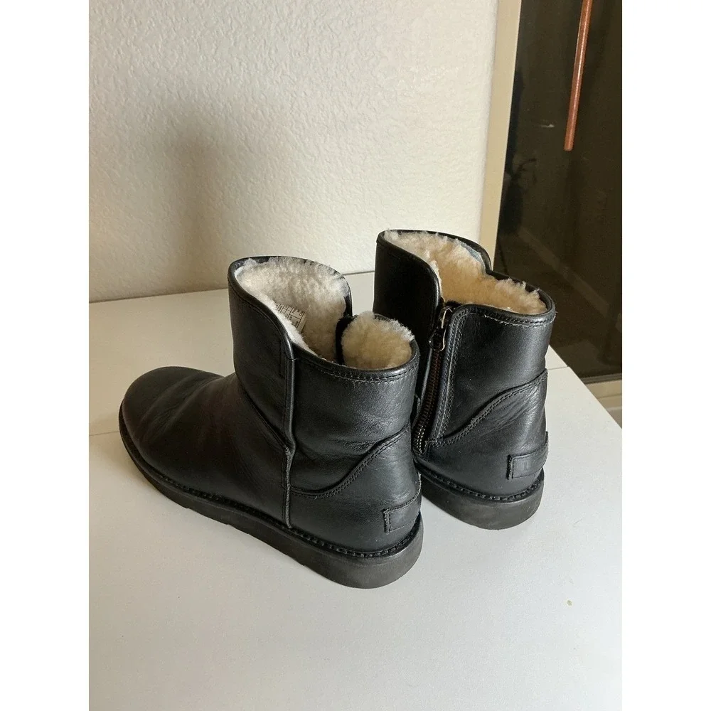 UGG Black Leather Shearling Lined Ankle Boots Side Zip 1017851 Womens Size 9